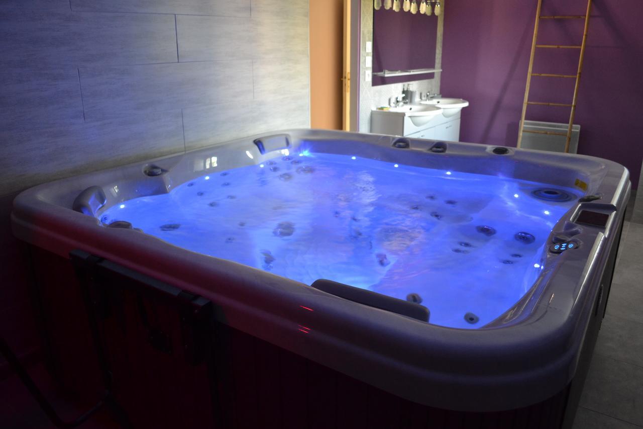 Au Coeur Du Bien-Etre, Chalet Avec Piscine Chauffee Et Couverte, Spa, Sauna, Massages Monteaux Eksteriør bilde