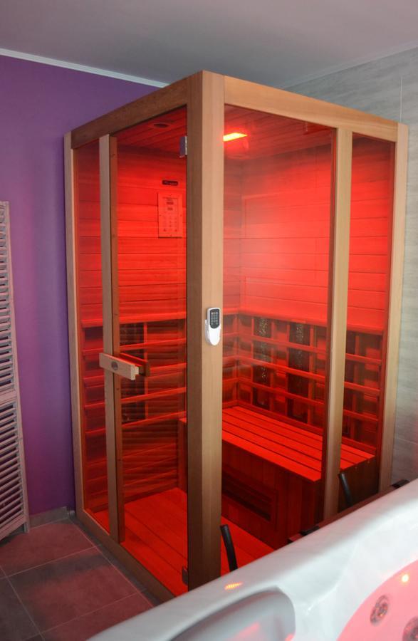 Au Coeur Du Bien-Etre, Chalet Avec Piscine Chauffee Et Couverte, Spa, Sauna, Massages Monteaux Eksteriør bilde